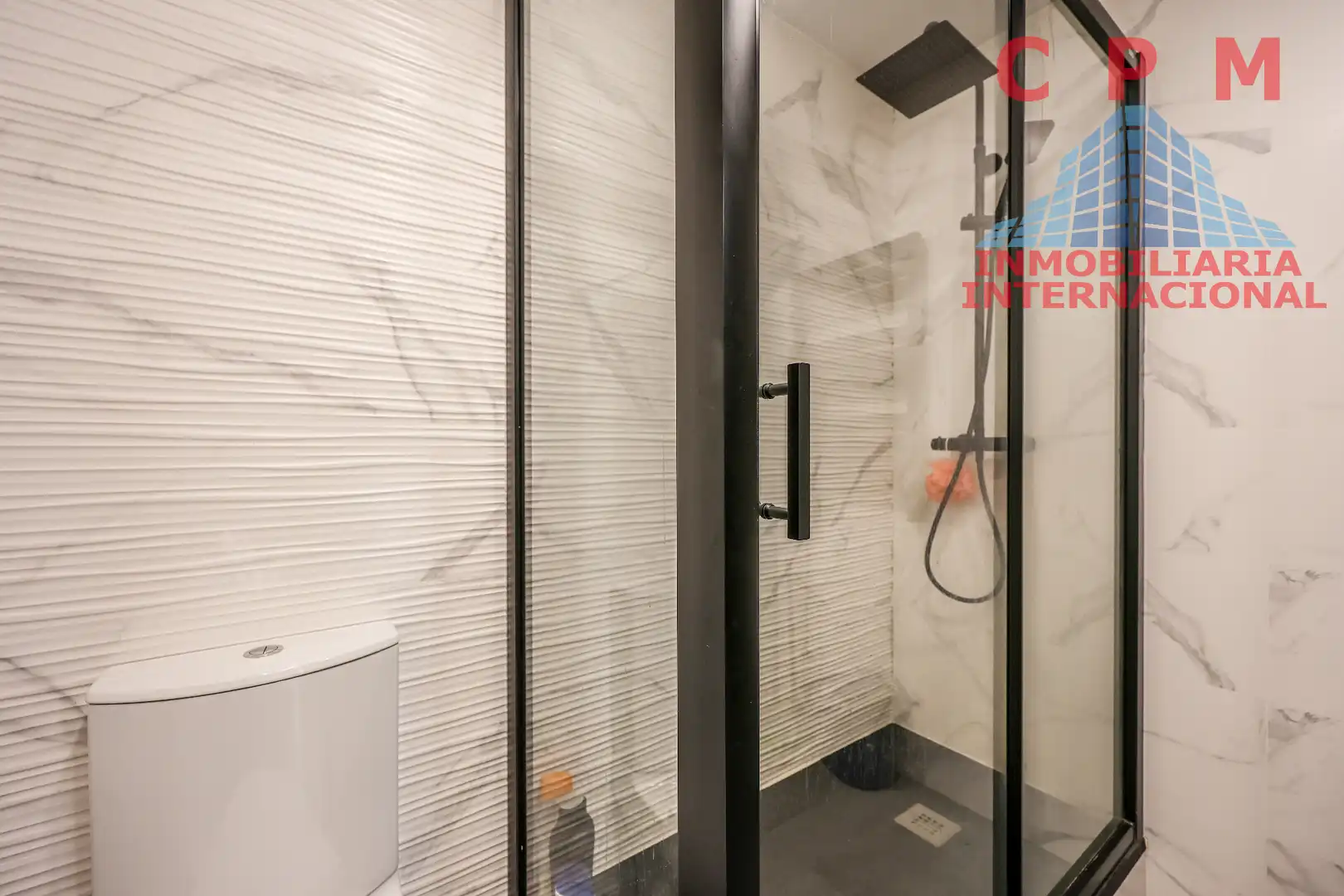 Bathroom of Flat for rent in Madrid  with Air Conditioner, Heating and Parquet flooring