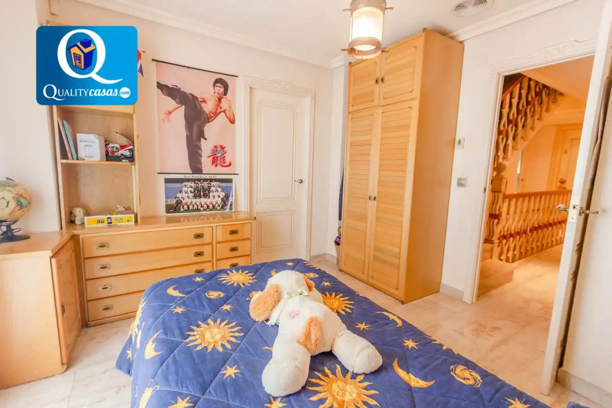Habitación de Casa adosada en venta en Crevillent con Aire acondicionado, Terraza y Trastero
