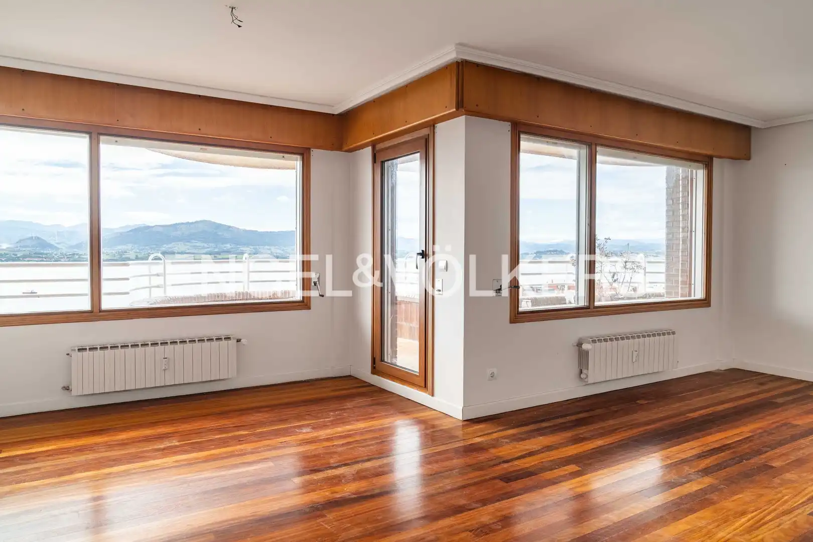 Sala de estar de Piso en venta en Santander con Calefacción, Terraza y Balcón
