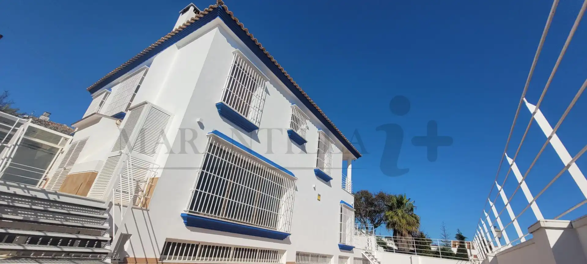 Vista exterior de Casa o chalet en venta en Islantilla con Terraza, Piscina y Alarma