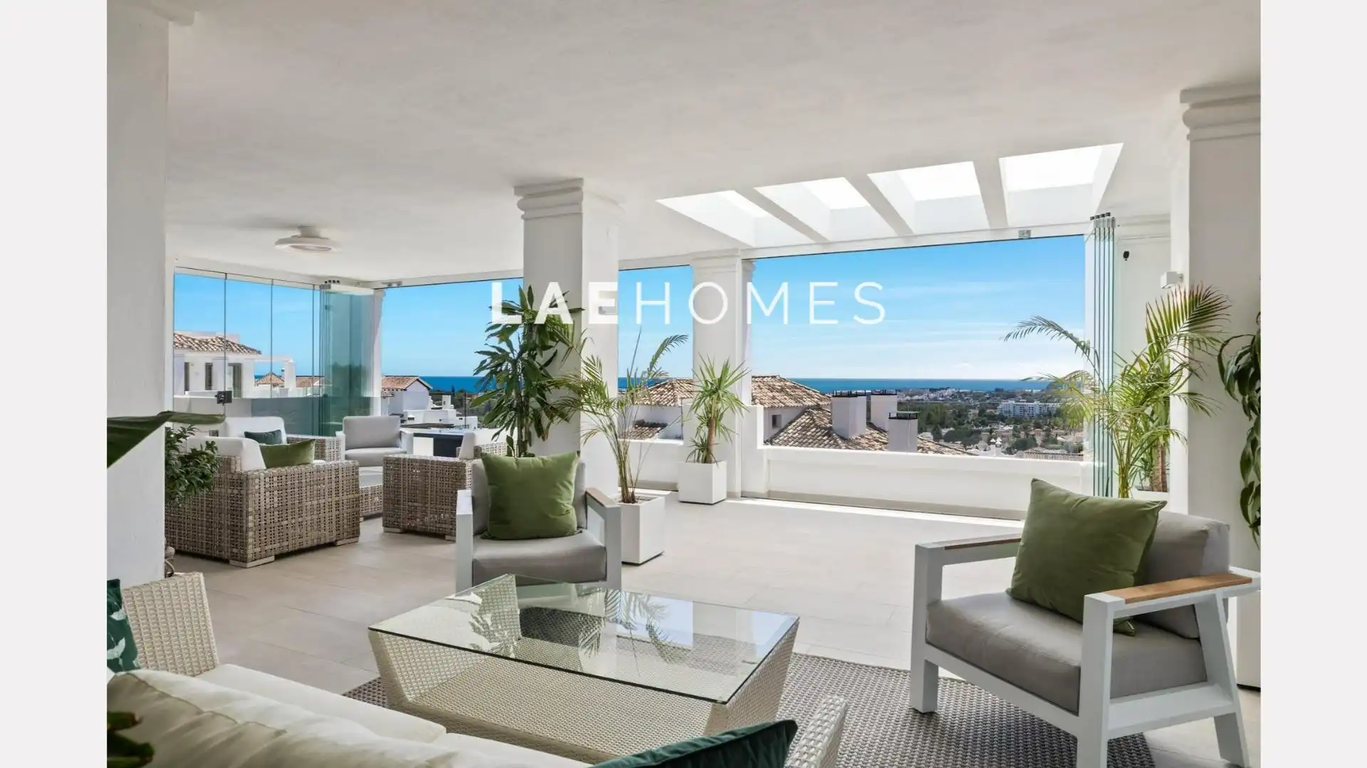 Außenansicht von Wohnungen zum Verkauf in Marbella mit Klimaanlage, Privatgarten und Terrasse