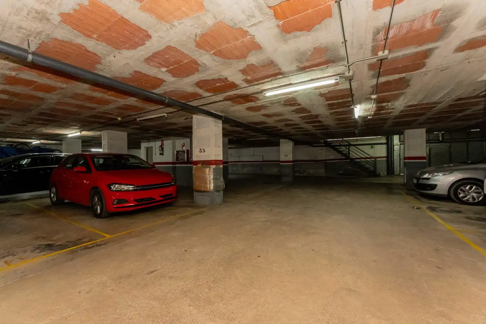 Parkplatz von Wohnung zum Verkauf in Gavà mit Klimaanlage, Heizung und Parkett