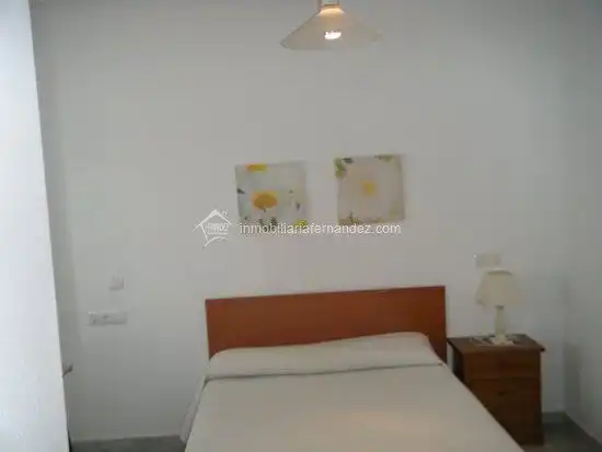 Habitación de Apartamento de alquiler en Cáceres con Calefacción, Terraza y Amueblado