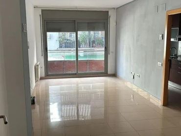 Pis amb balcó en venda a Carrer DR AYMERICH I GILABERTO, 2