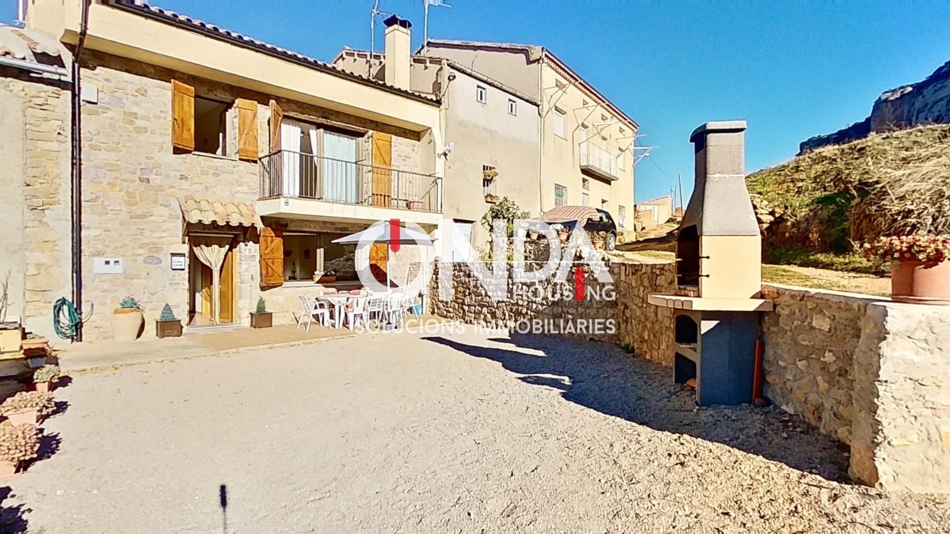 Vista exterior de Casa adosada en venda en Isona i Conca Dellà amb Calefacció, Jardí privat i Terrassa