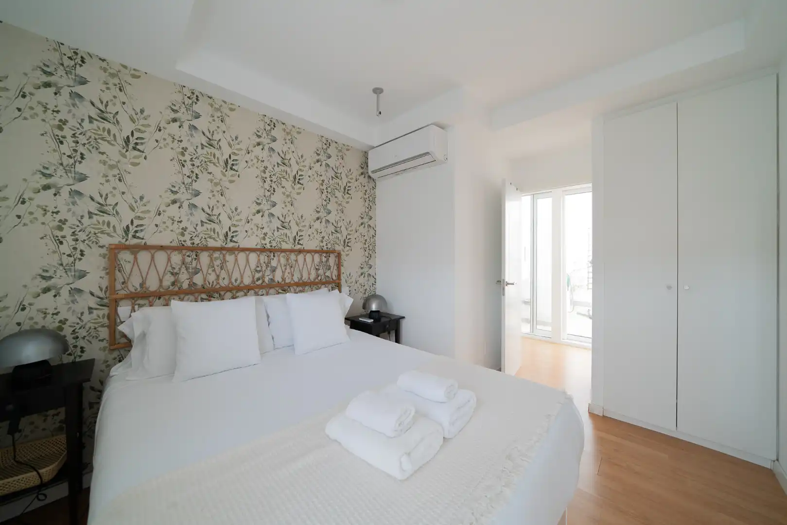 Schlafzimmer von Dachboden zur Miete in Madrid mit Klimaanlage, Heizung und Terrasse
