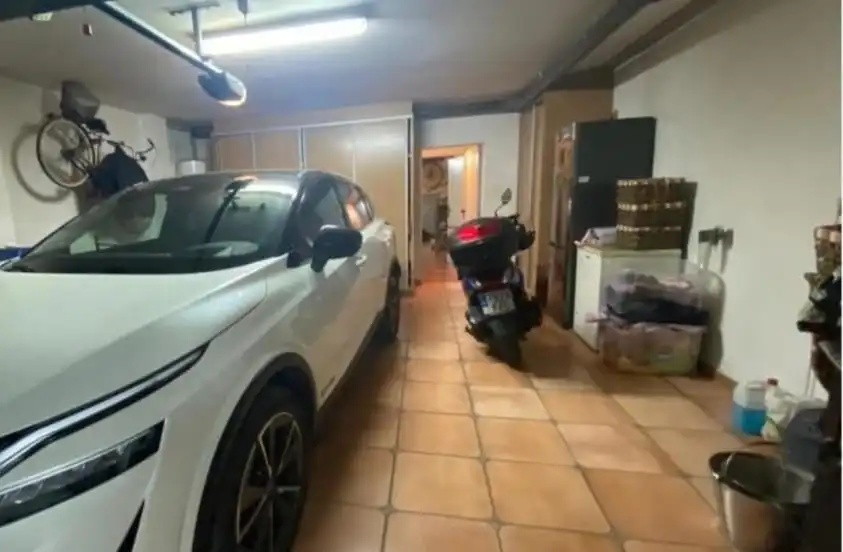 Aparcament de Casa adosada en venda en Albacete amb Aire condicionat, Calefacció i Jardí privat