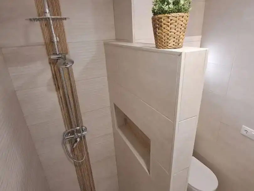 Baño de Piso de alquiler en Sevilla con Aire acondicionado, Parquet y Amueblado