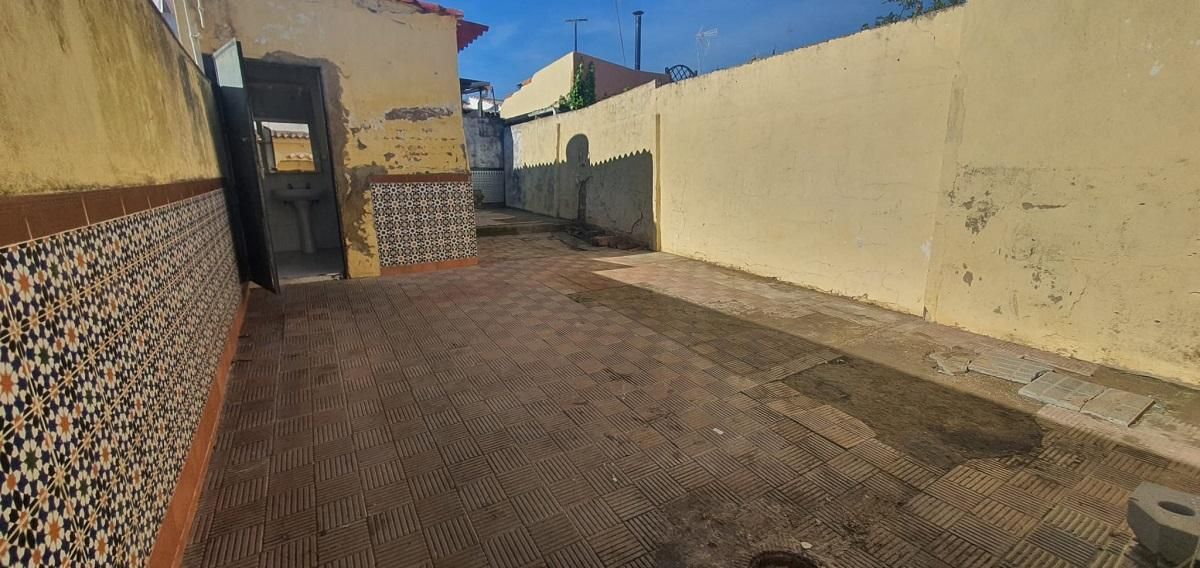 Exterior view of House or chalet for sale in Villamanrique de la Condesa  with Terrace