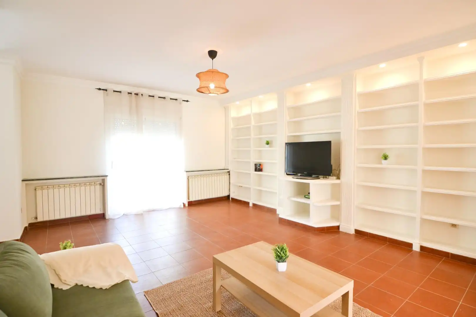 Casa a schiera con terrazza in affitto a Villanueva de la Cañada ciudad, imagen 3