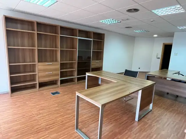Büro zur Miete in Santander mit Klimaanlage, Heizung und Möbliert