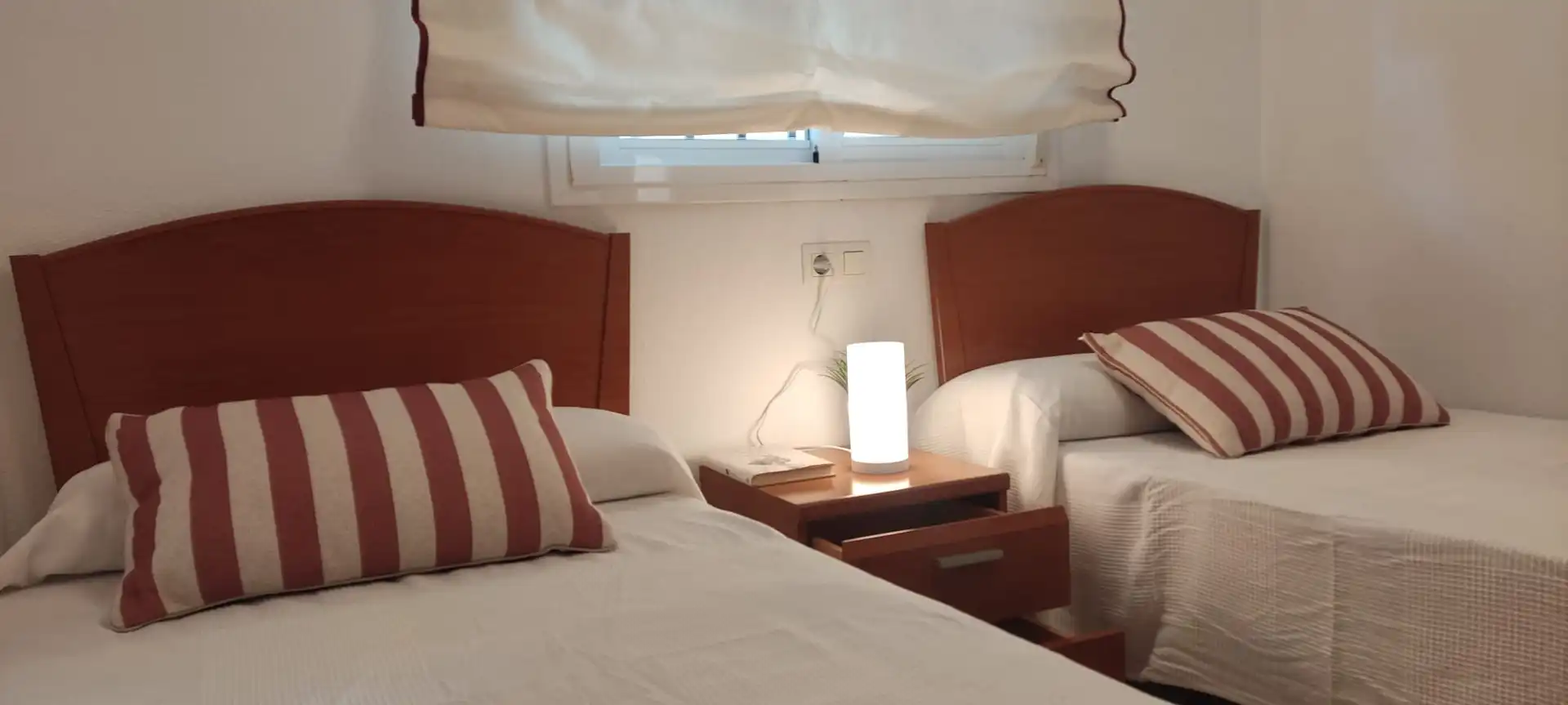 Habitación de Apartamento de alquiler en Oropesa del Mar / Orpesa con Aire acondicionado, Terraza y Amueblado