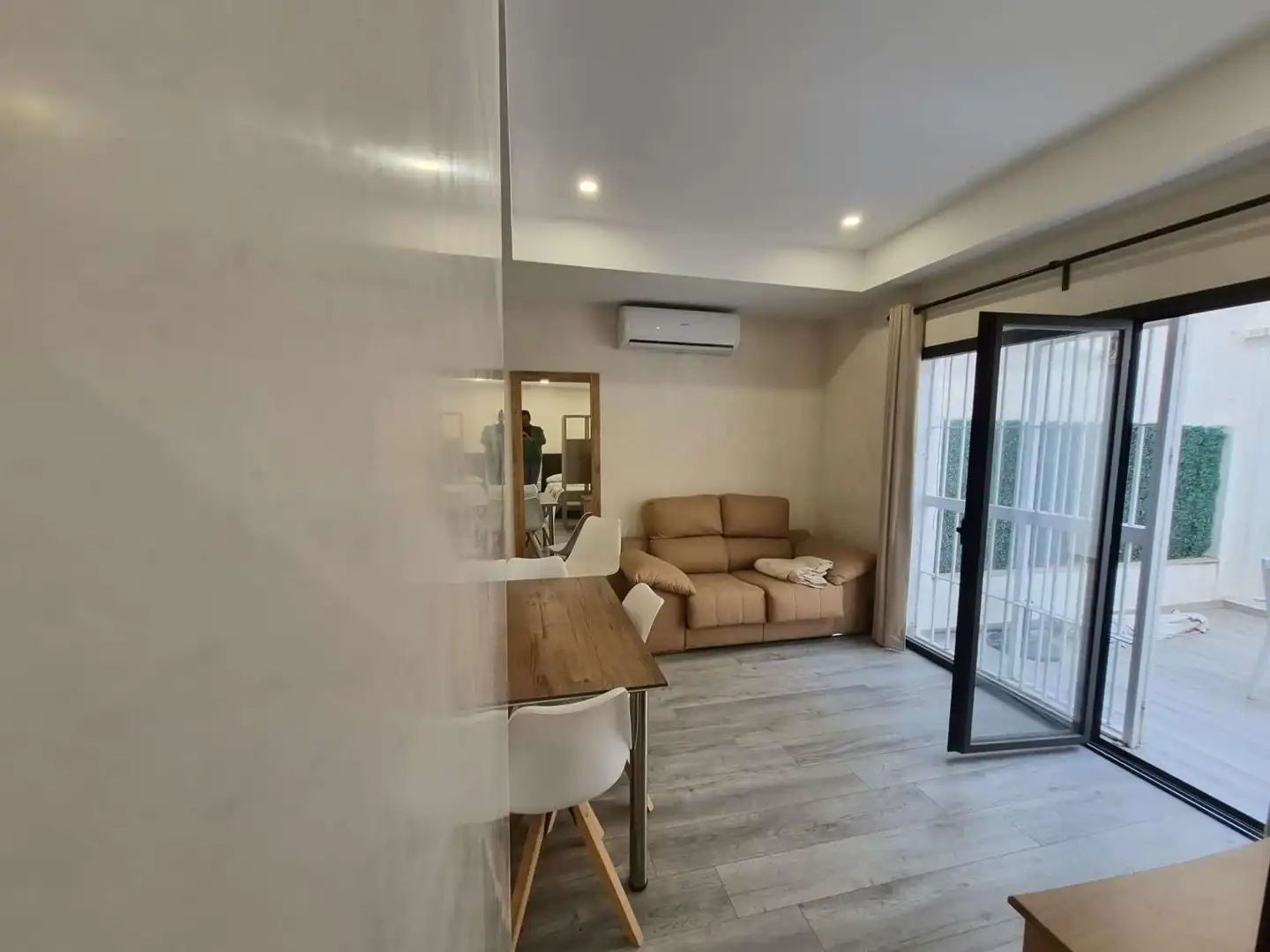 Living room of Apartments for rent in Sevilla  with Air Conditioner, Parquet flooring and Furnished
