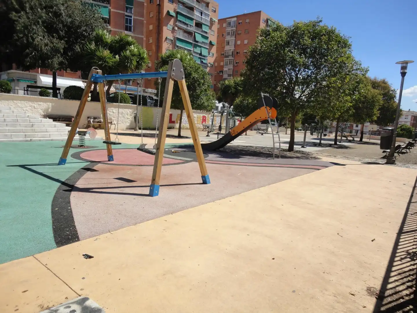 Vista exterior de Àtic de lloguer en Granada amb Terrassa i Moblat