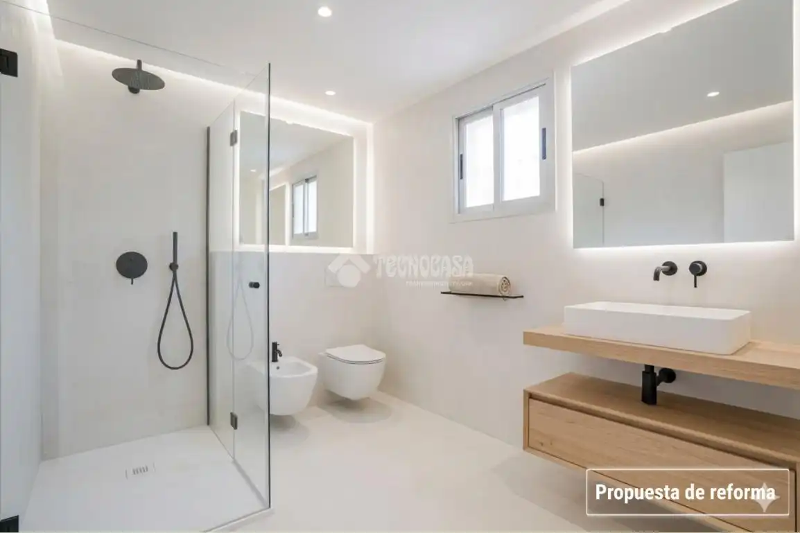 Bathroom of Flat for sale in Santa Coloma de Gramenet  with Terrace and Storage room