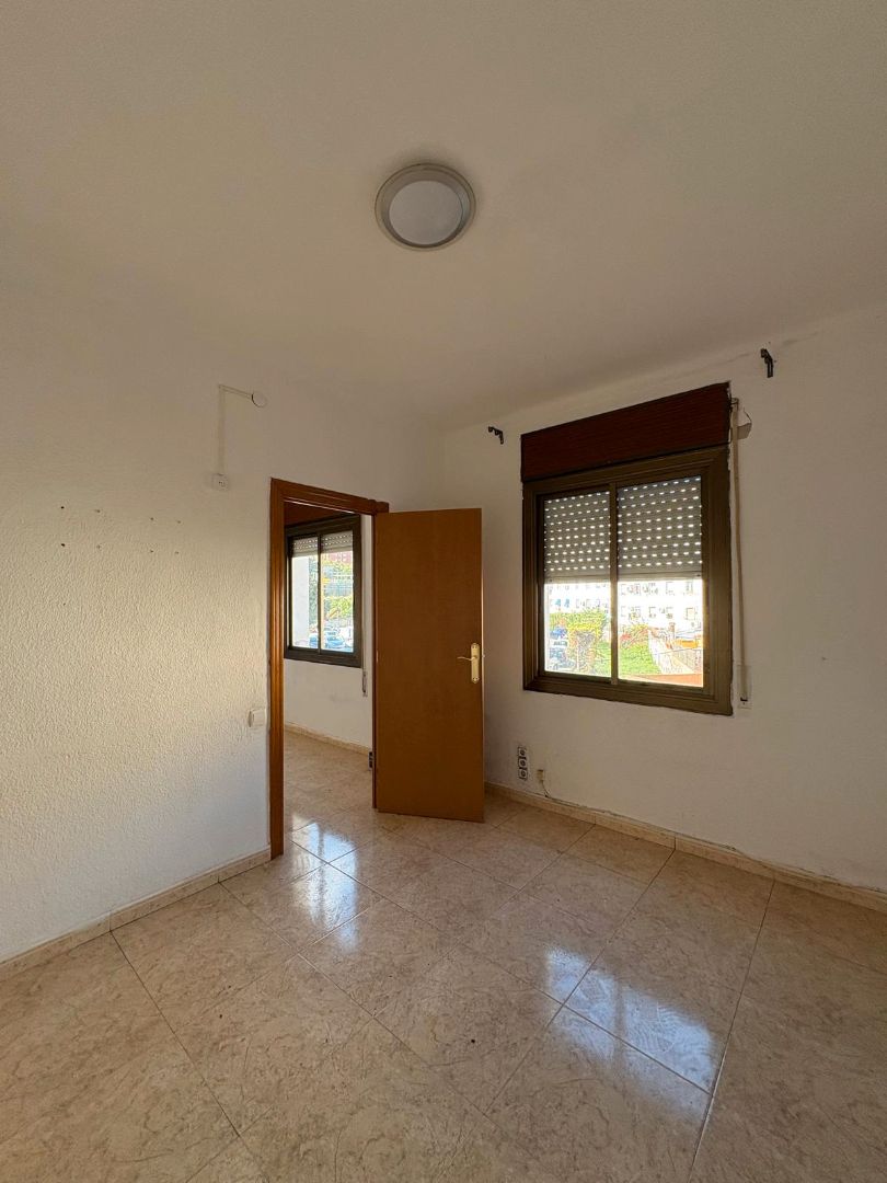 Bedroom of Flat for sale in Badalona