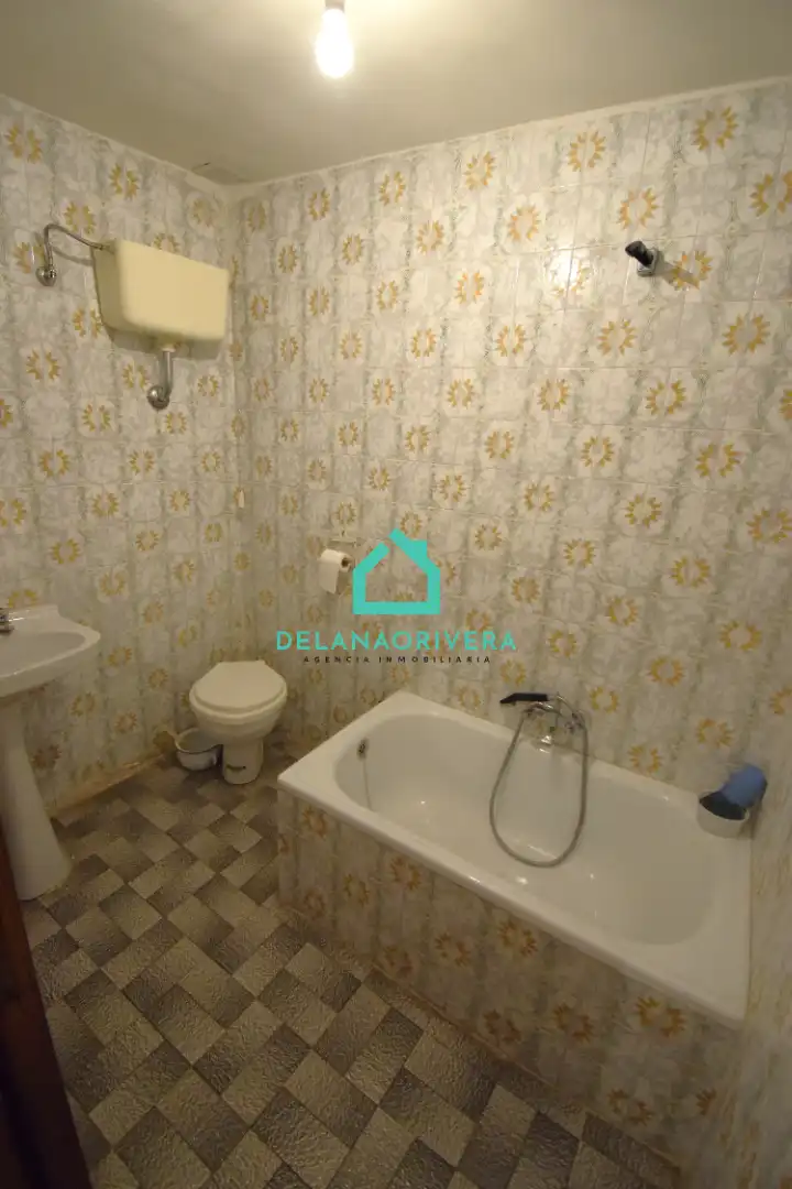 Baño de Casa o chalet en venta en Molina de Aragón con Calefacción, Jardín privado y Trastero