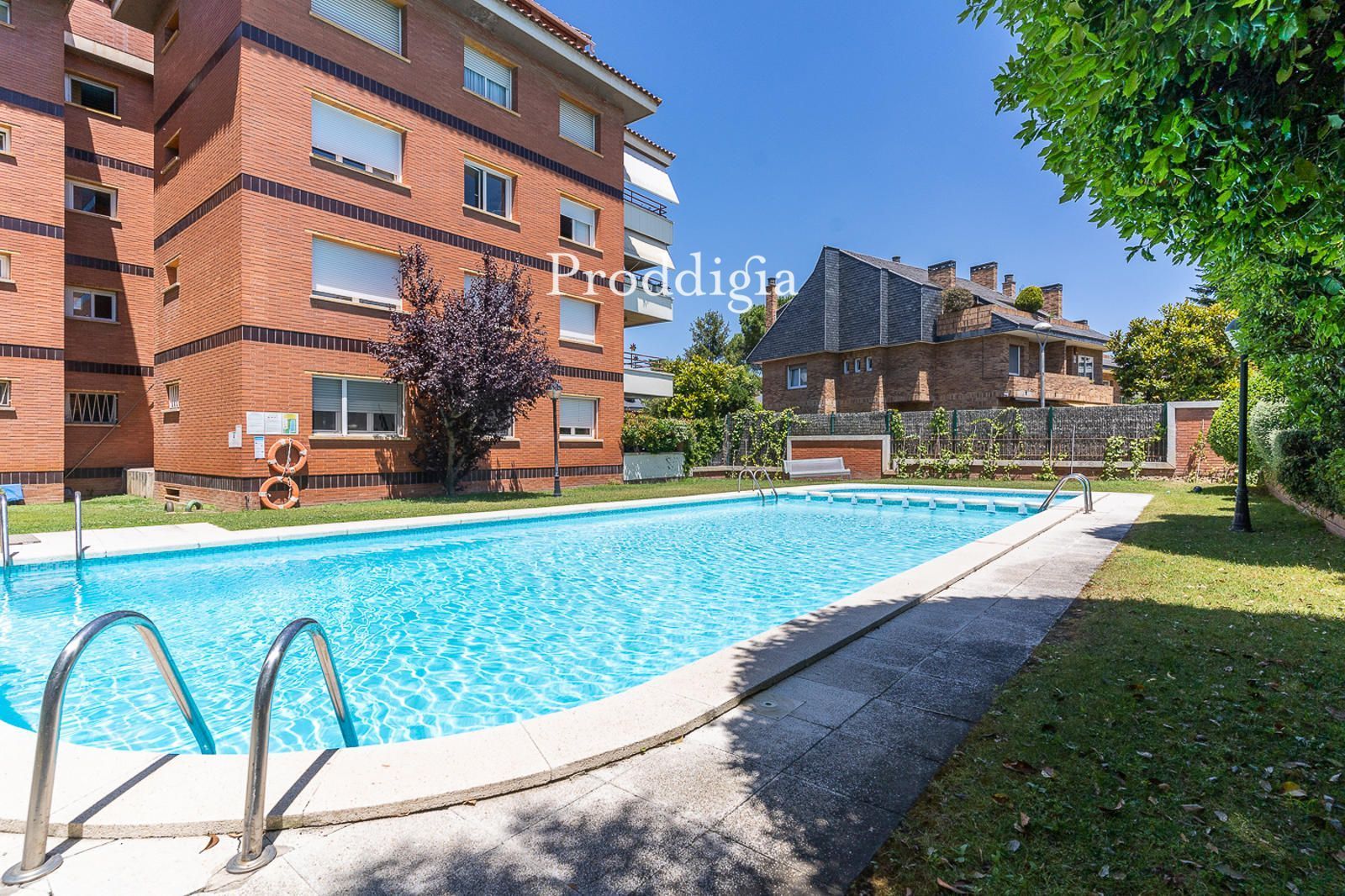 Piscina de Pis en venda en Sant Cugat del Vallès amb Aire condicionat, Calefacció i Terrassa