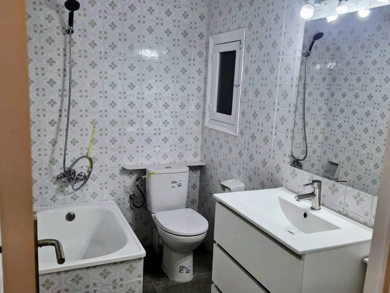 Bathroom of Flat for sale in Centre  