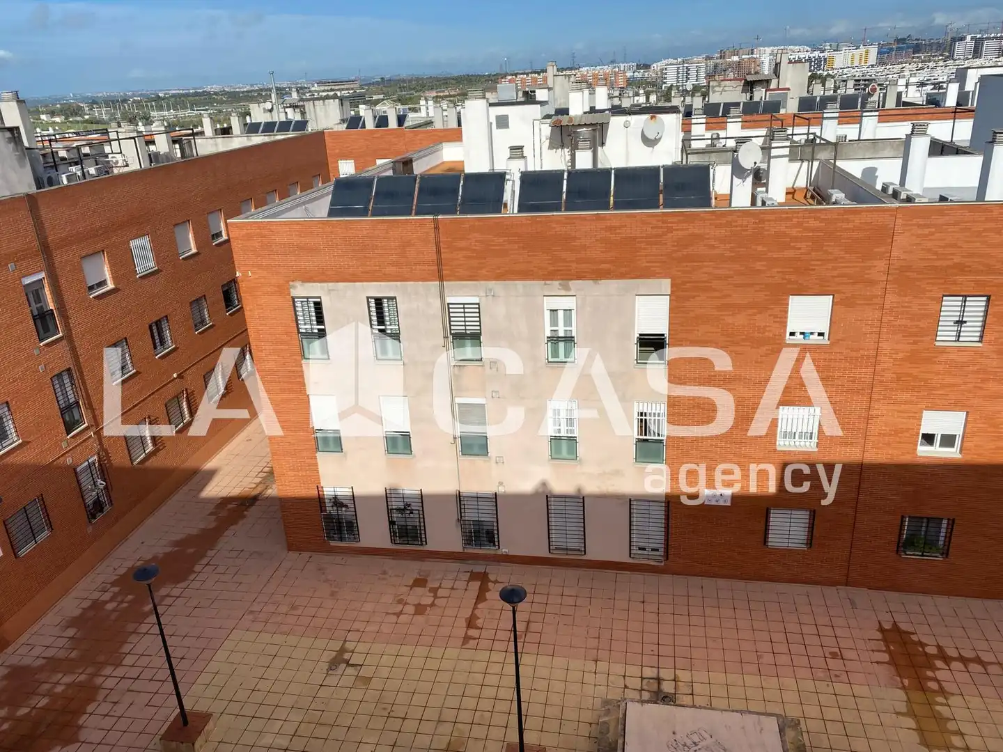 Vista exterior de Pis en venda en Dos Hermanas