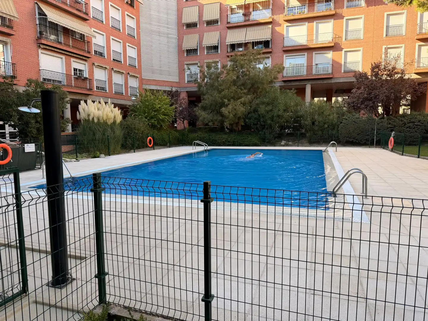 Piscina de Ático en venta en Madrid con Terraza, Trastero y Piscina