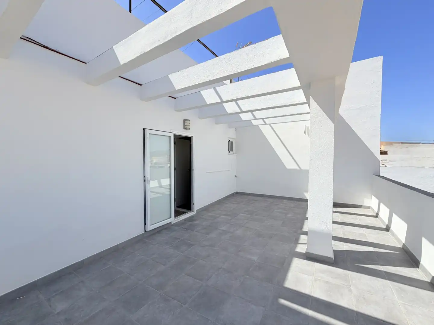 Penthouse with terrace for sale in Carrer de l'Infant Pagà, imagen 10
