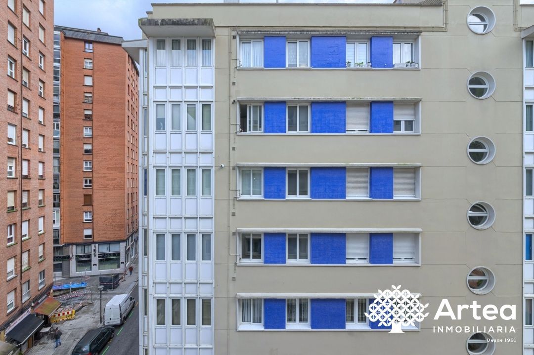 Vista exterior de Pis en venda en Bilbao  amb Calefacció, Traster i Moblat