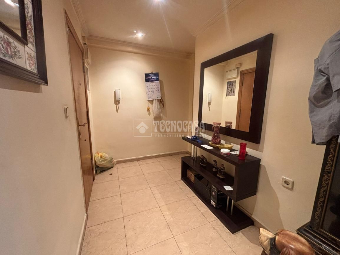 Flat for sale in  Valencia Capital  with Air Conditioner, Furnished and Balcony