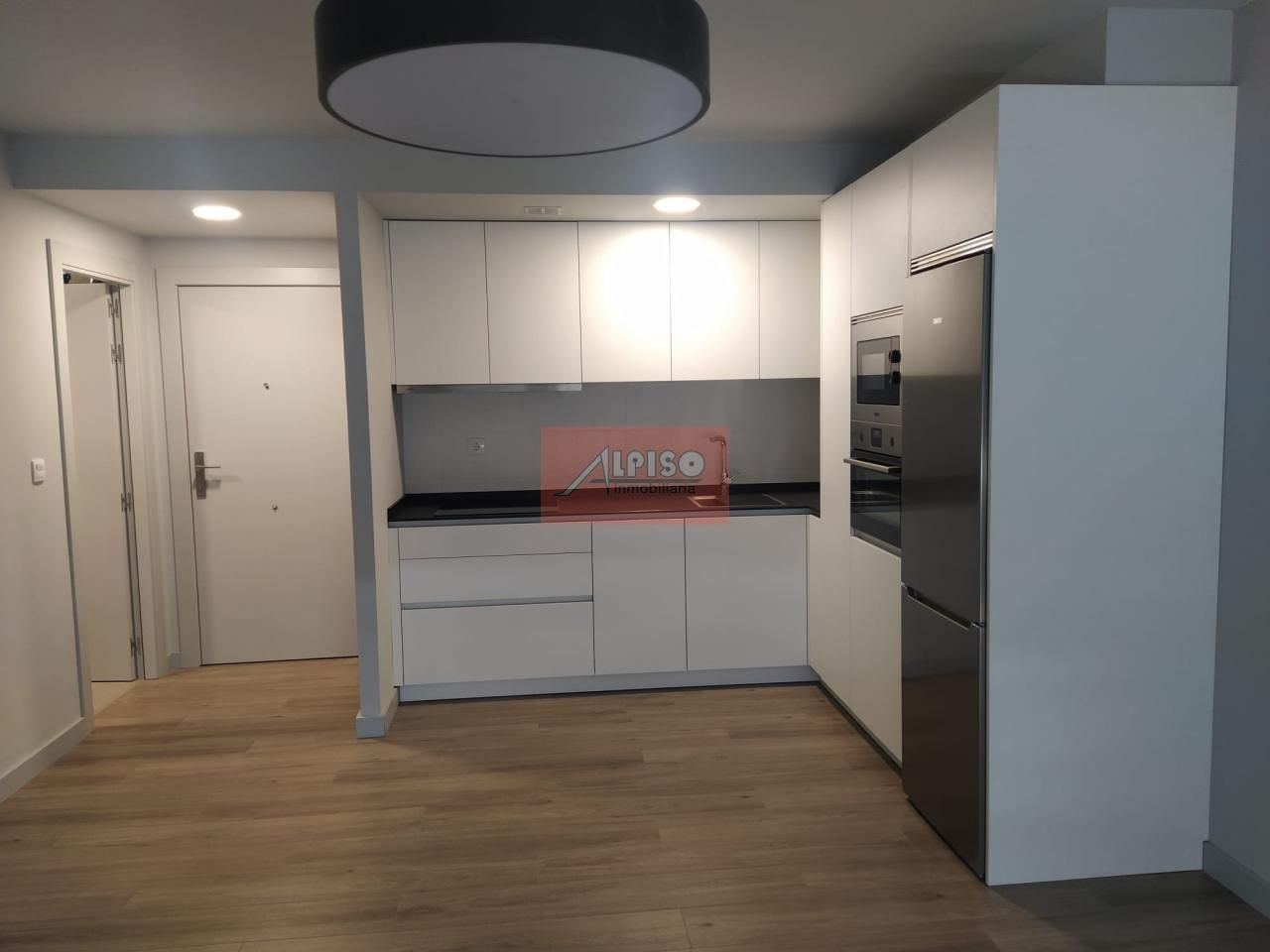 Cuina de Apartament de lloguer en Ourense Capital  amb Calefacció i Balcó