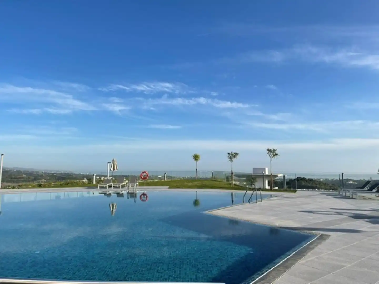 Swimming pool of Apartments for sale in Benahavís  with Air Conditioner, Terrace and Storage room