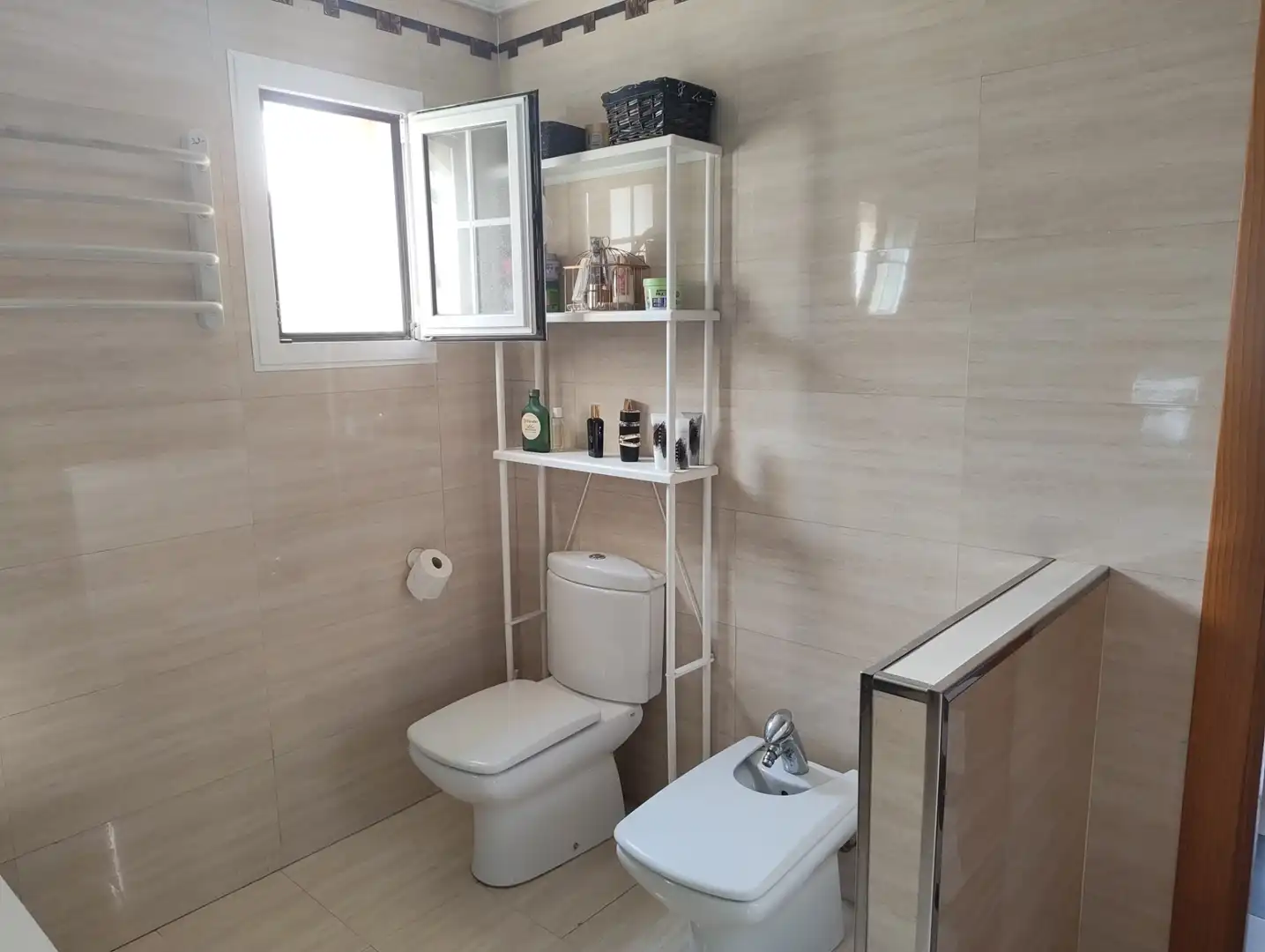 Bany de Casa o xalet en venda en Benalmádena amb Aire condicionat, Calefacció i Jardí privat