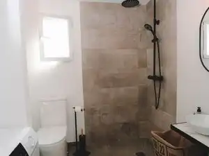 Badezimmer von Haus oder Chalet zur Miete in Almuñécar mit Klimaanlage, Terrasse und Möbliert