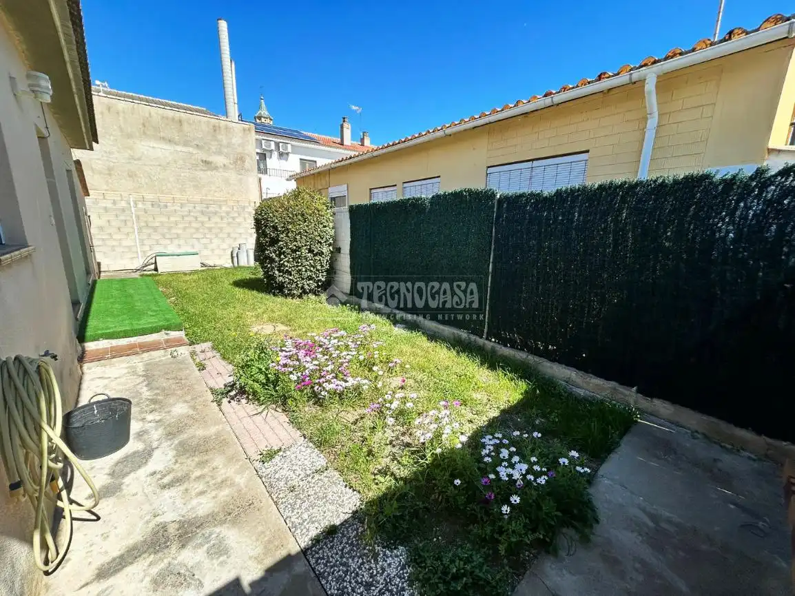 Vista exterior de Casa o chalet en venta en Osera de Ebro con Calefacción y Jardín privado