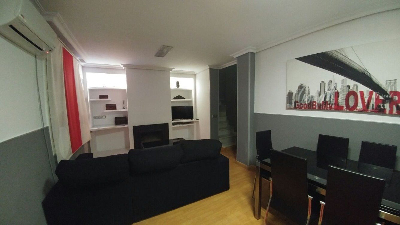 Single-family semi-detached to rent in Algeciras  with Air Conditioner and Furnished