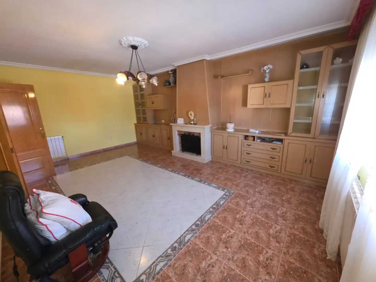 Sala de estar de Casa o chalet en venta en Los Cerralbos con Aire acondicionado, Calefacción y Jardín privado