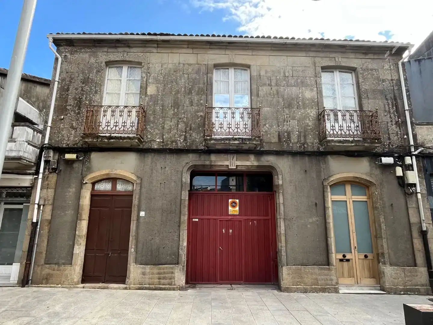 Vista exterior de Casa adosada en venda en A Estrada  amb Balcó