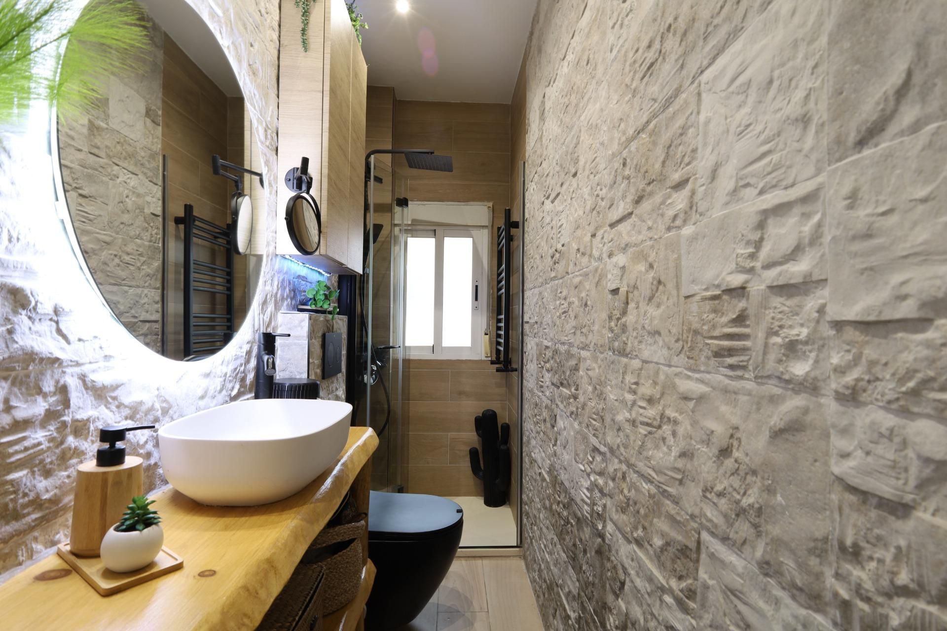 Baño de Planta baja en venta en  Madrid Capital con Aire acondicionado