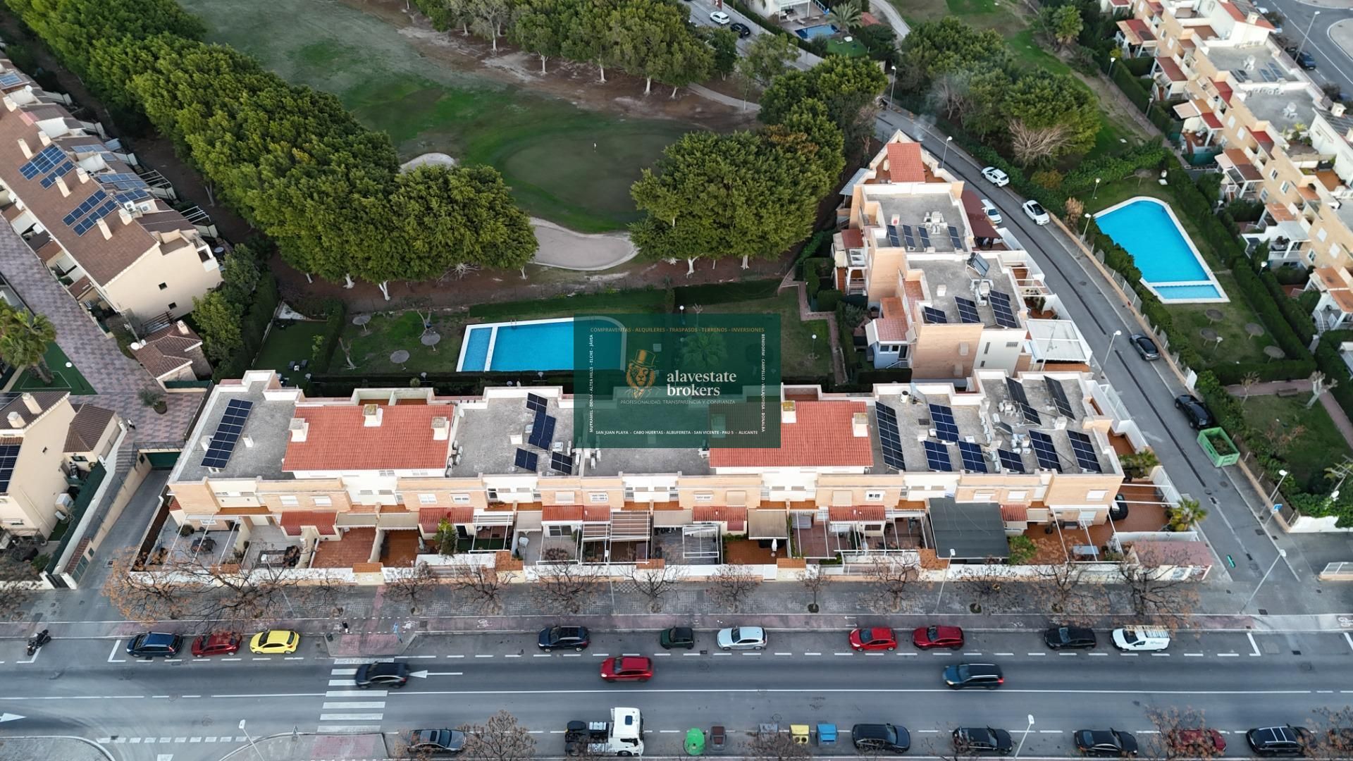 Vista exterior de Casa adosada en venda en Alicante / Alacant amb Aire condicionat, Jardí privat i Terrassa