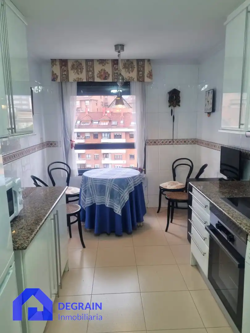Küche von Wohnung zur Miete in Oviedo  mit Heizung