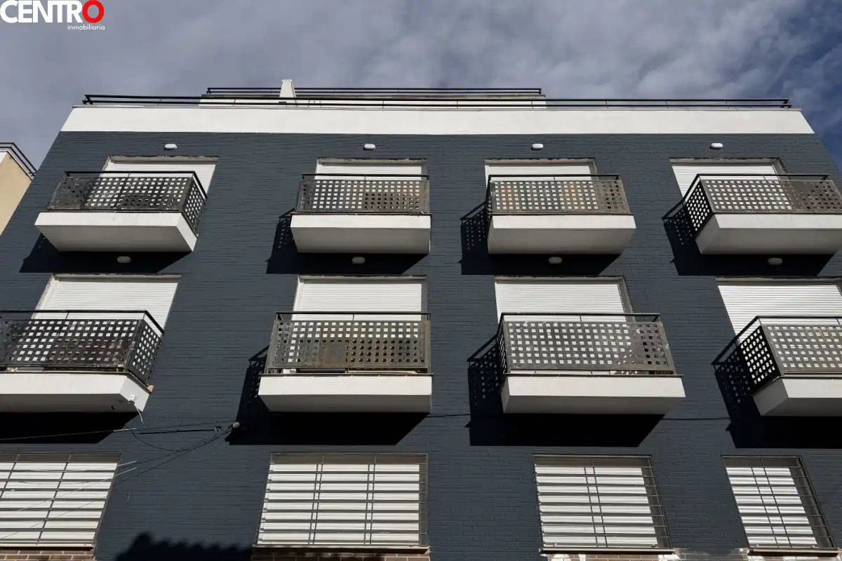 Vista exterior de Piso en venta en La Zubia con Aire acondicionado, Calefacción y Jardín privado