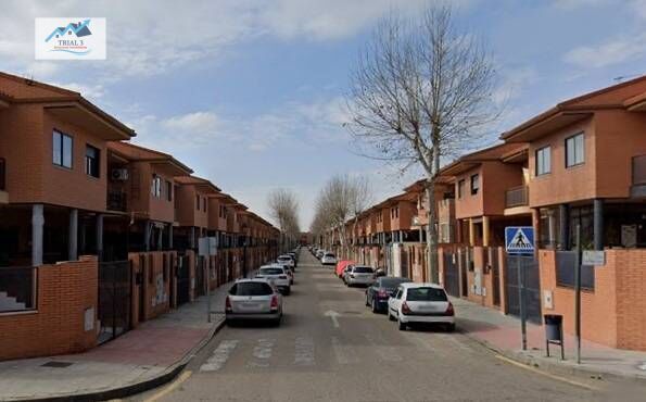 Vista exterior de Casa o xalet en venda en Seseña amb Jardí privat i Piscina comunitària