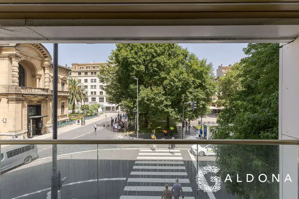Vista exterior de Piso en venta en Donostia - San Sebastián  con Calefacción, Terraza y Balcón