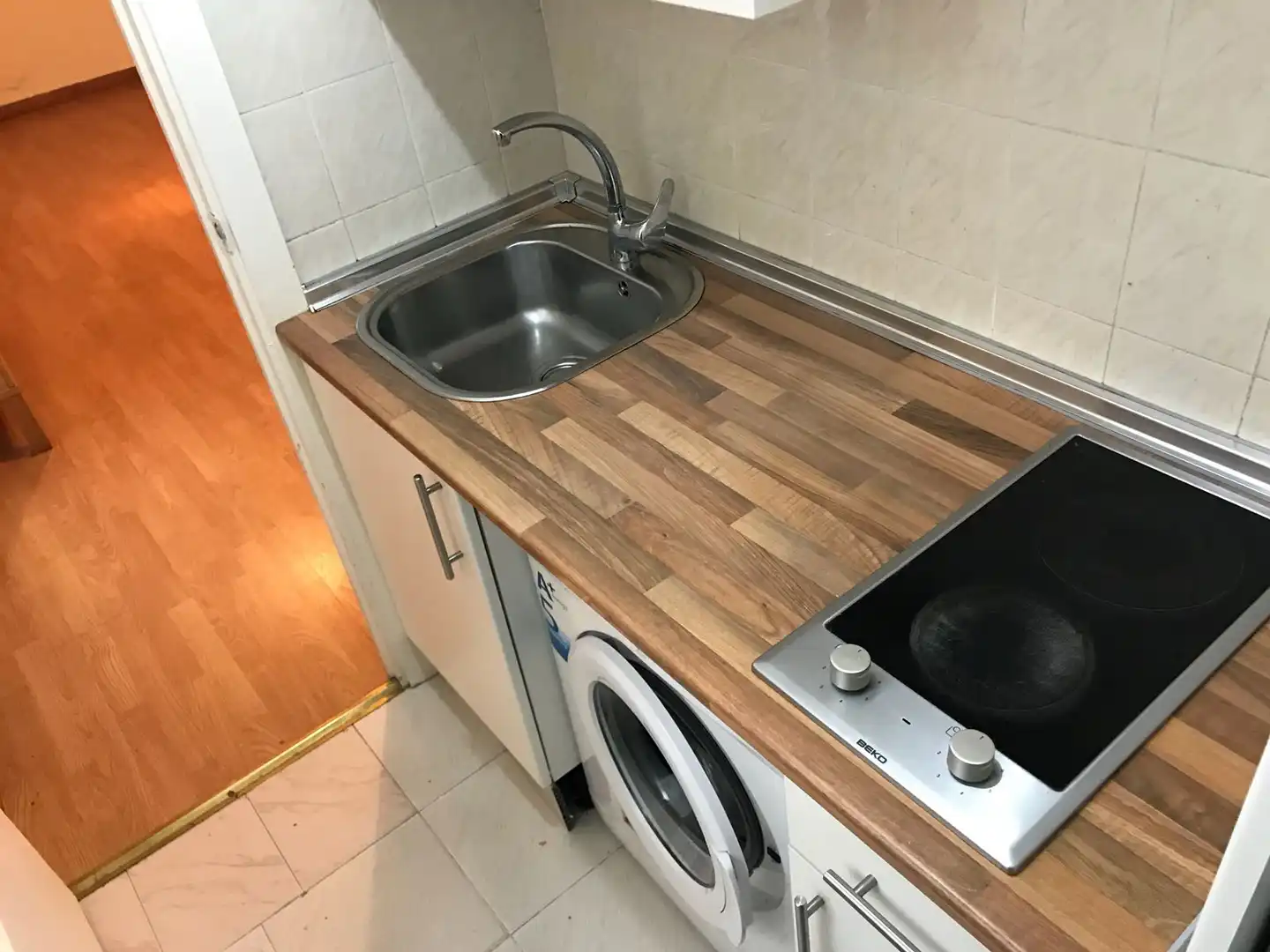 Küche von Wohnung zum Verkauf in Madrid mit Heizung, Waschmaschine und Fernseher