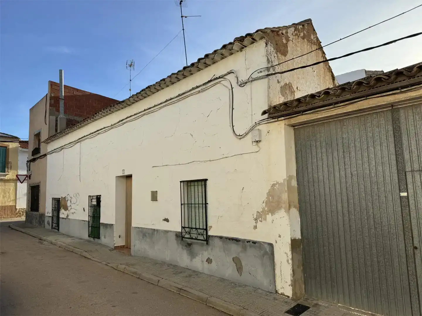 Vista exterior de Casa adosada en venta en El Provencio   con Amueblado, Horno y Lavadora