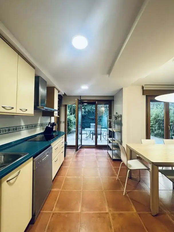 Cuina de Dúplex en venda en Donostia - San Sebastián  amb Aire condicionat, Calefacció i Terrassa