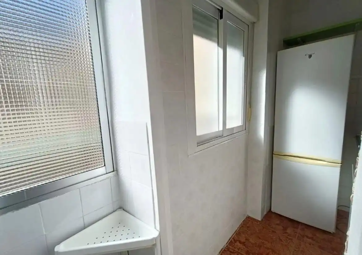 Baño de Piso de alquiler en Granada con Amueblado y Balcón