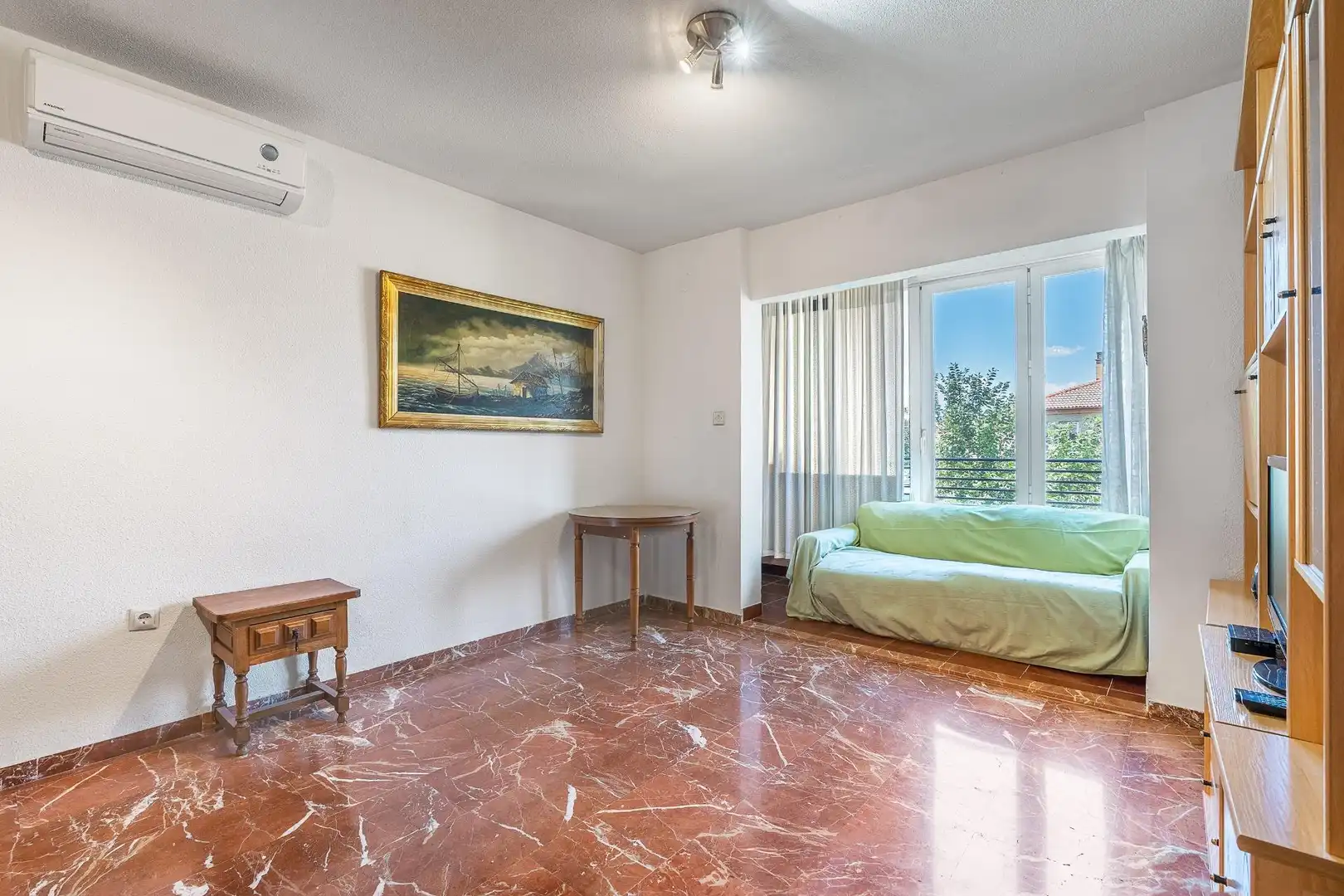 Sala d'estar de Pis en venda en Granada amb Aire condicionat i Calefacció