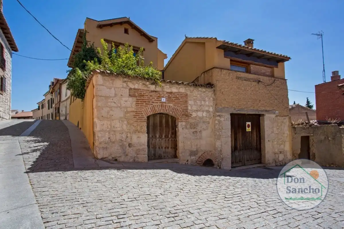 Exterior view of Houses for sale in Simancas  with Heating