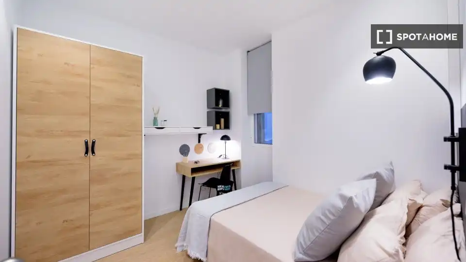 Habitación de Piso de alquiler en Valencia con Aire acondicionado, Calefacción y Amueblado