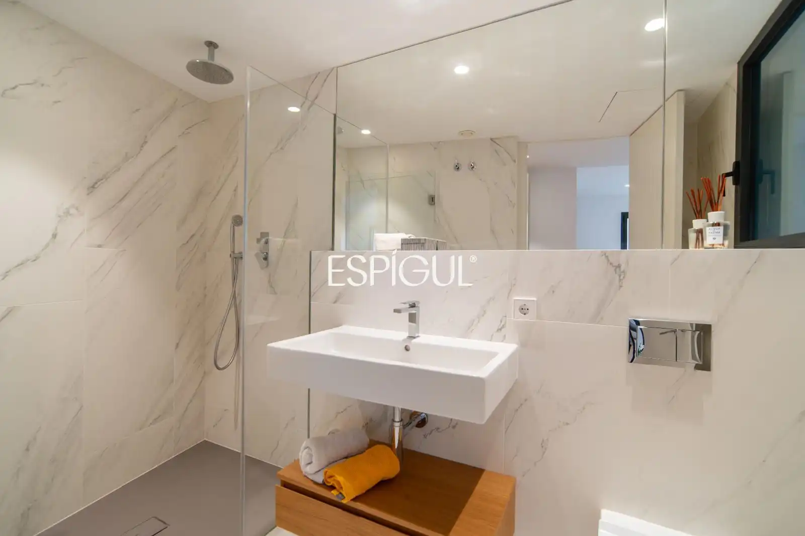 Bany de Pis en venda en Girona amb Aire condicionat, Calefacció i Parquet